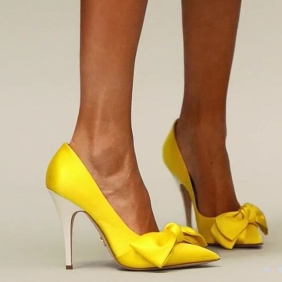 Tory Burch Shoes - Tory Burch yellow pumps